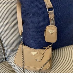 Super cute crossbody handbag.